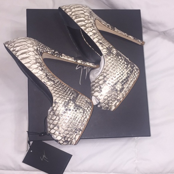 Giuseppe Zanotti Super Sharon Python Heel - Picture 4 of 5